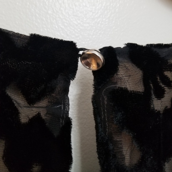 Elegant Black Velour Sleeveless Peplum Top - Picture 5 of 5